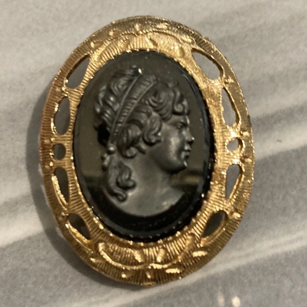 Vintage Black Cameo in Gold Pin Frame - Picture 1 of 6